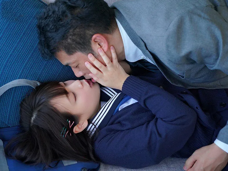 Thầy giáo trốn cô vợ vụng trộm với cô học trò dễ thương